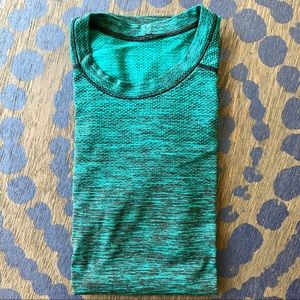 Men’s LuLu Lemon Workout Shirt - M